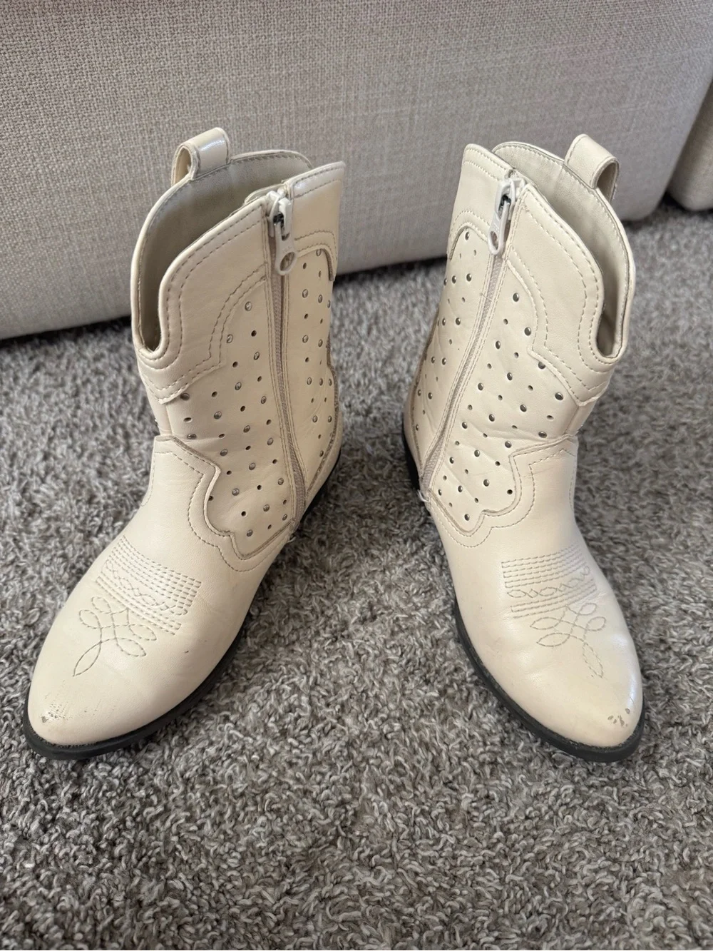 art class Cream Perforated Girls' Western Boots